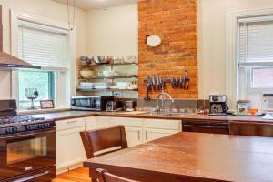 Louisville Vacation Rental 2 Mi to Churchill Downs Apartments, Louisville