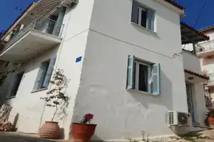 ISLAND HOUSE, Poros