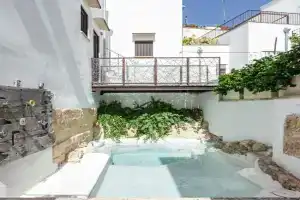 Corte 14.15 - Apartments with terrace and pool, Matino