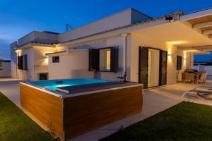 Villa Teresann con Jacuzzi riscaldata, Santa Maria del Focallo