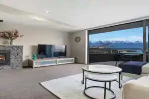 Manaaki Alpine Retreat Central CBD - SPA - Garage Apartments, Queenstown