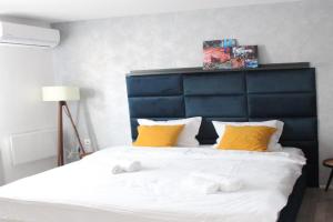 Race for Space Apartments, Nis