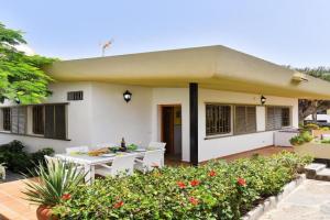 Beach house 50 meters from the beach for a complete holiday, San Agustin