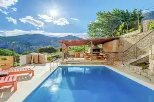 Villa in with Private Pool and Garden, Solin