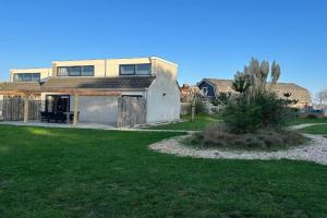 Holiday Home on Texel Island with Terrace, De Cocksdorp