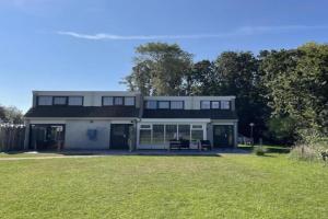 Holiday Home on Texel with Conservatory, De Cocksdorp