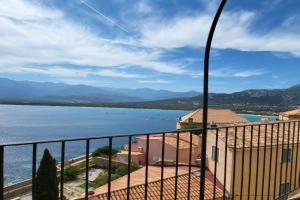Entre ciel et mer dans la Citadelle Apartments, Calvi