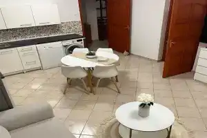 Rege apartman 3, Alsoors