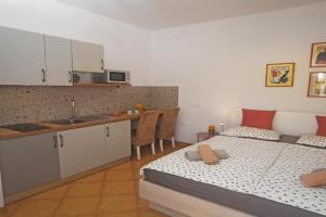 Studio apartment Izzy, Kastel Stari
