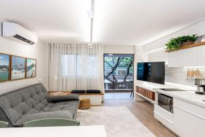 1BDR 230m from Ipanema Beach | FA 49/302 Apartments, Rio De Janeiro