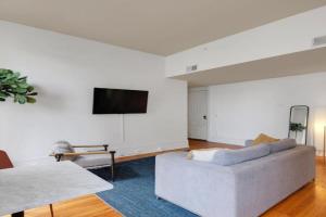 Historic Charm, Walkable Entertainment Apartments, Louisville