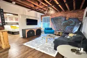 The 1865 Experience With Speakeasy, Pool & Parking Apartments, Nashville