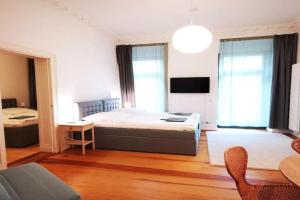 LANG Li by ROCKCHAIR Apartments l SUPERHOST Status l 2 Bedrooms Boxspringbeds in City Center - Cozy Family & Business Flair welcomes you!, Berlin