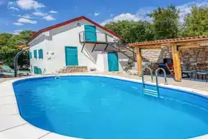 3 Bedroom Nice Home In, Karlobag