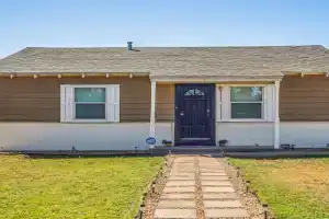 Quaint Home about 1 Mi to Downtown! Guest house, Midland