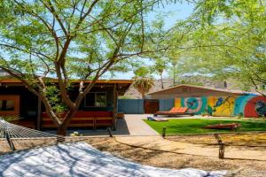 The Hummingbird House, Sauna & Mountain Views!, Phoenix