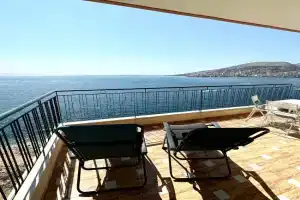 K&T Seaside Deluxe TwoBedroom Apartment, Sarande