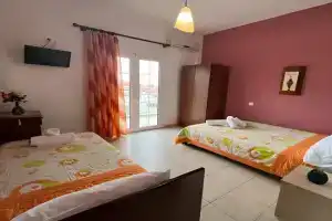 Chrysa Rooms, Leptokaria