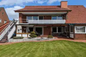 Ferienwohnung Leni erstes OG inkl Balkon Gartenblick kostenfreier Parkplatz stadtnah aber ruhig gelegen Apartments, Meppen