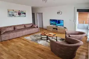 Sunflower apartment, Nis