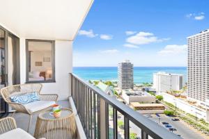 25th Floor Ocean View, Steps to Waikiki Beach, Free Parking Apartments, Honolulu
