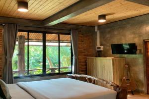 Wooden House,Rustic charm in quiet area, Krabi City
