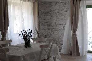 ape bianca - appartamento mimosa Apartments, Colico