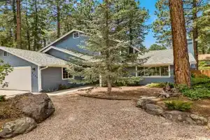 Family Friendly Escape~ Close to Downtown ~Airport ~Sedona & Grand Canyon Guest house, Flagstaff