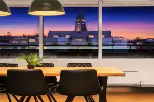 Penthouse apt on the shopping street-Free parking, Reykjavik