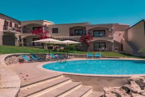 ISA-Residence with swimming-pool in, apartments with air conditioning and private outdoor space, Badesi