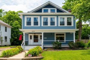 Modern Oakley Retreat - King Bed - Free Parking - Centrally Located Guest house, Cincinnati