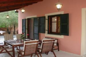 Enchanting Ipsos Haven 3 Bedrooms Villa Magia Al Fresco Dining, Ypsos