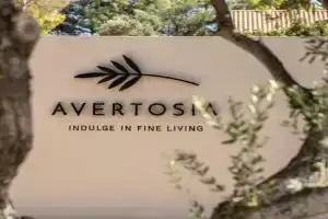 AVERTOSIA Luxury Villas, Lassi