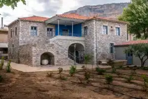 ENGLEZENA'S GUESTHOUSE, Leonidion
