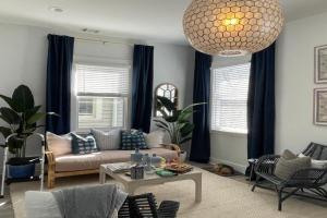 New! Stylish 1900s Renovated Duplex Apartment Building Near Forsyth & River St, Savannah