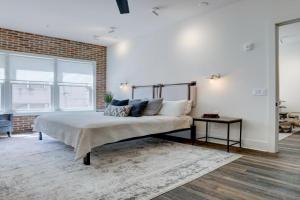 Castleberry Hill retreat w balcony Apt 101 Apartments, Atlanta