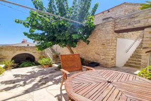 Traditional Village Pool Paradise Family Apartment, Skarinou