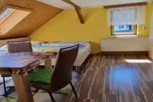 Ferienwohnung am Fuße des Schwartenberges Apartments, Neuhausen