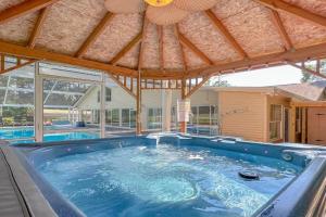 Groups Hot Tub 4b 4b Private Fun Guest house, Tallahassee