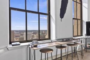 2BR Luxury Apartment Rooftop Pool & Gym, Baltimore