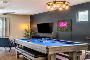 Upstay Entertainment Hub w Games & Outdoor Firepit Guest house, Austin