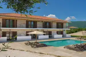 Barbara Ann Apartments, Alikanas