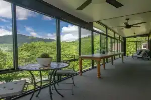Mountain View 3BR with Sunroom, Close to Ski and Trails, Maggie Valley