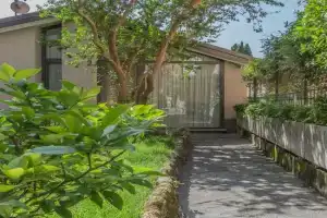 The Secret Garden Apartments, Varenna