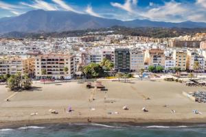 Maite Apartment-Coastal Refuge next to the beach, Estepona