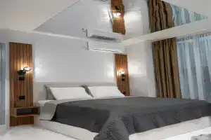 The Mirror Room, Veliko Tarnovo