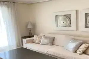Elegant 2-Bedroom Apartment in Benidorm with Private Pool and Scenic Garden Views, Cala de Finestrat