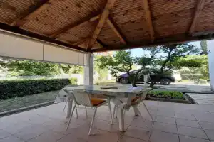 Lovely Apartment close to the Jezevac Beach, KRK