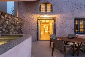Frescoes Luxury Suites By KB Hospitality, Messaria