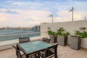 49/3 Seafront Duplex Penthouse in Valletta, Sliema
